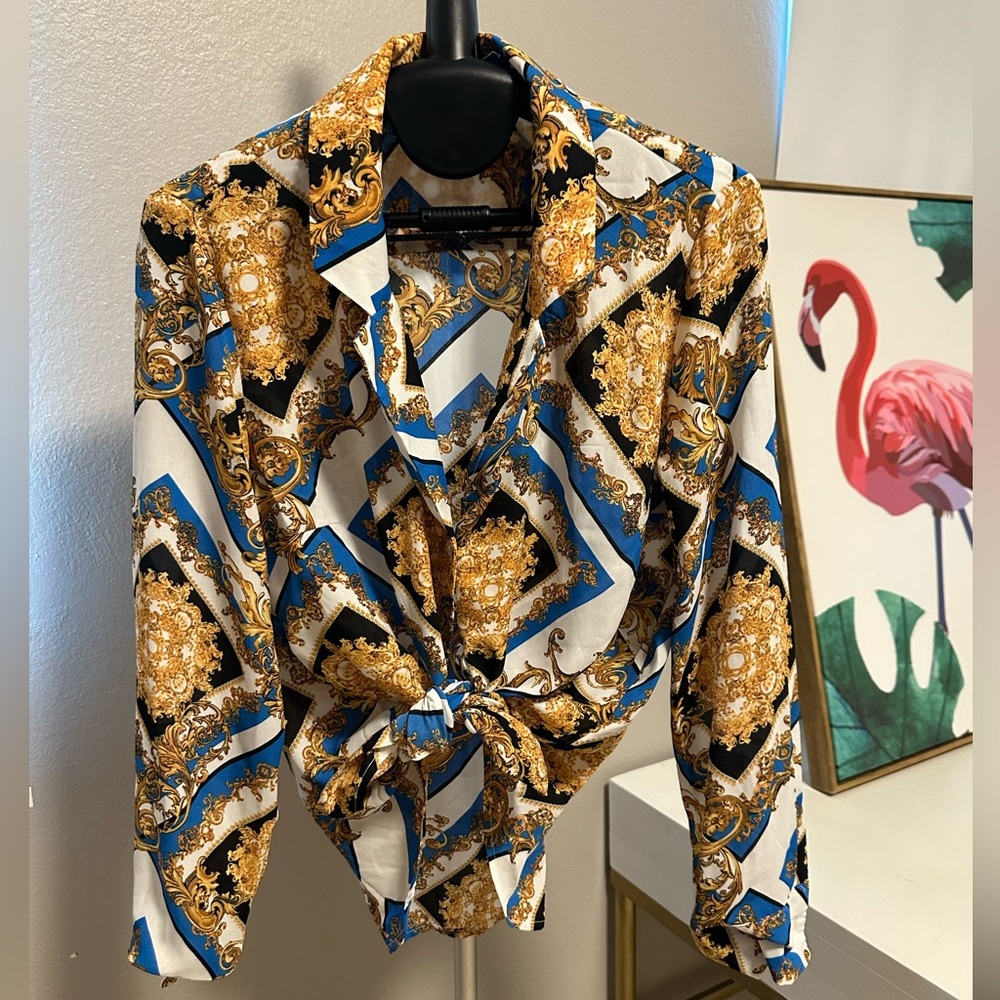 Beautiful long sleeve blouse.